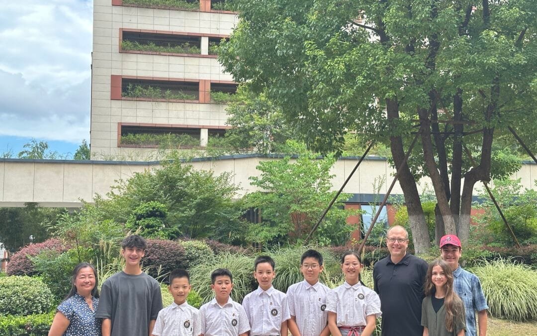 Teachers from Janesville School District, Wisconsin, US, visit LaSa Road Primary School to conduct American teaching exchanges.