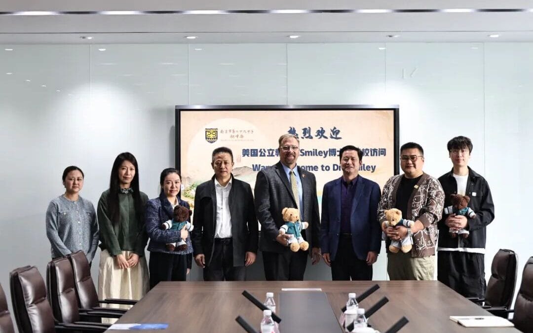Dr. Smiley, Chair of the Board of American School Districts Education Center, visits Nanjing No. 29 Middle School
