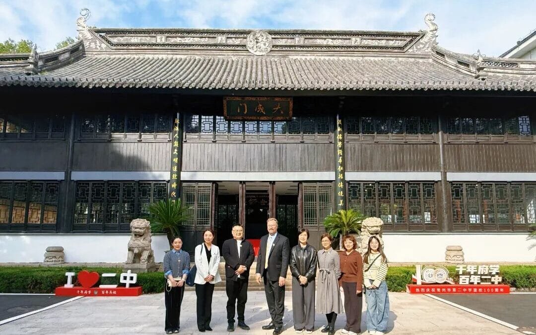 Dr. Smiley, Chair of the American School Districts Education Center, visited Changzhou No. 2 Middle School