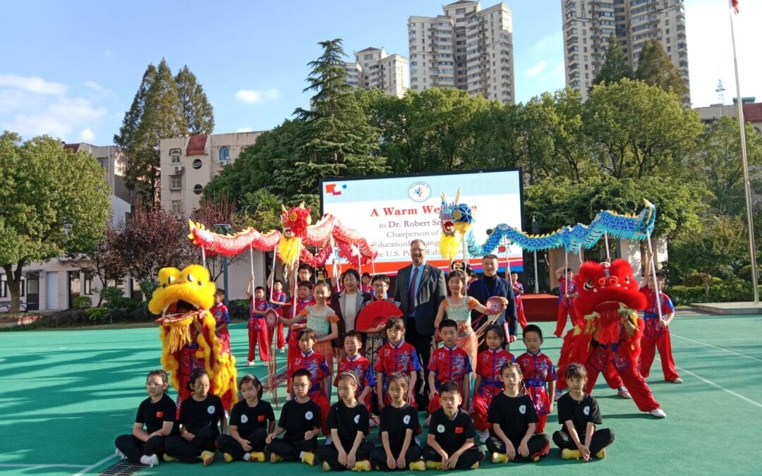 Dr. Smiley, Chair of the American School Districts Education Center, visited Nanjing Gulou Experimental Primary School.