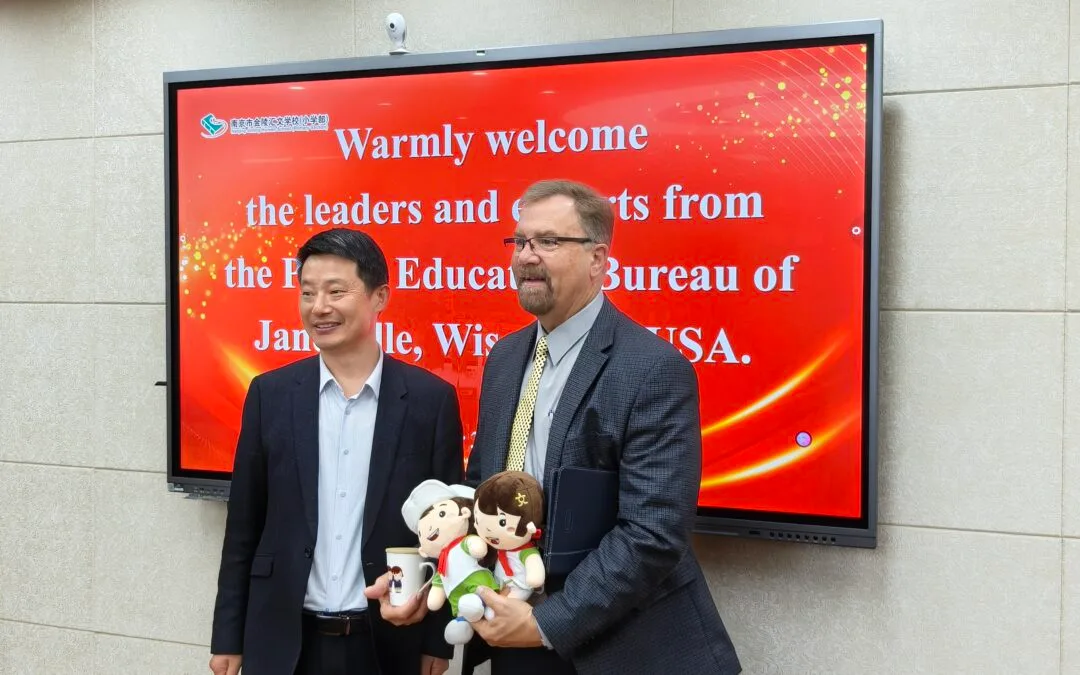 Dr. Smiley, Chair of the Board of American School Districts Education Center, visits Nanjing Jinling Huiwen Primary School