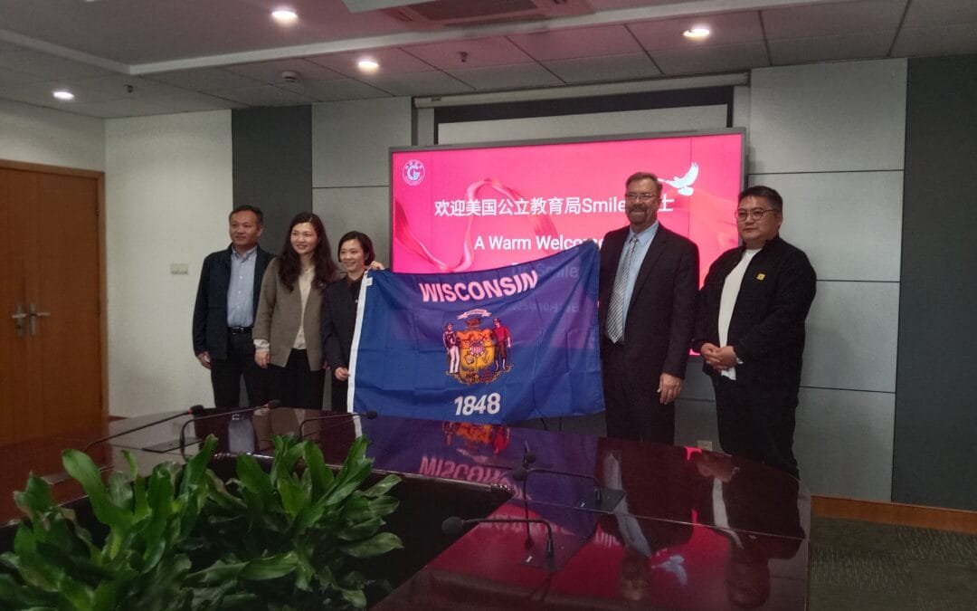 The American School Districts Education Center visited the Gulou District Education Bureau.