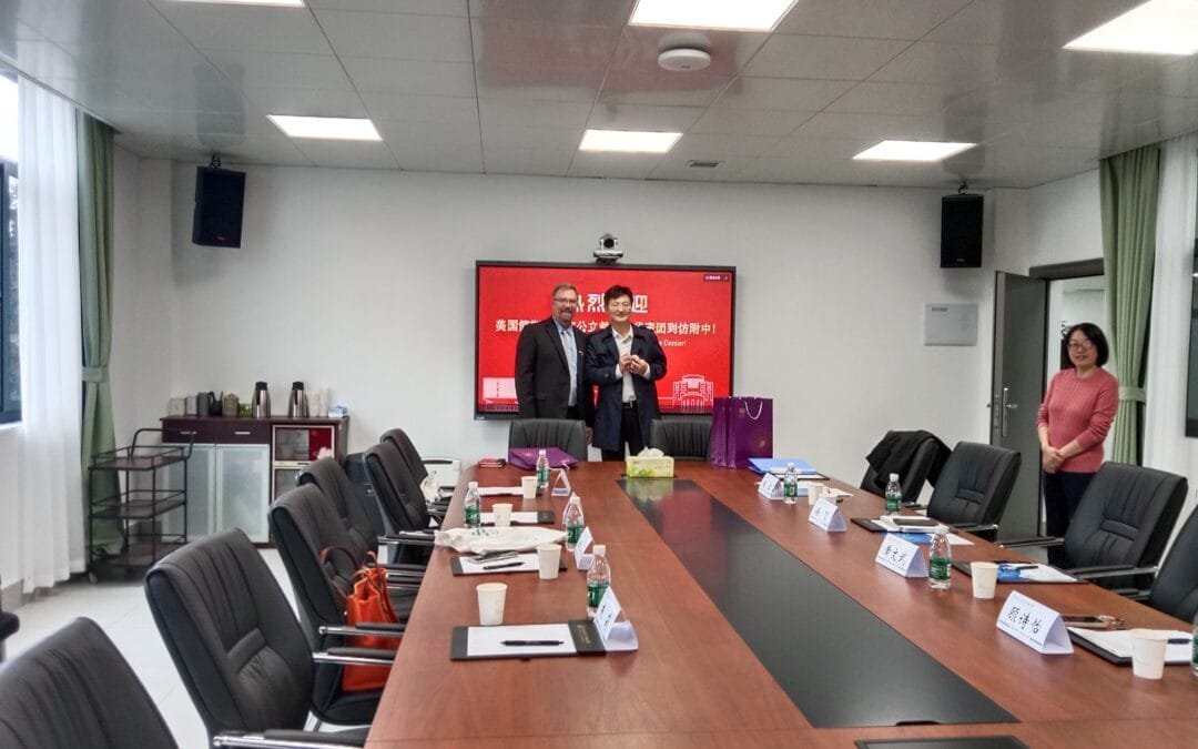 美国公立教育局教育交流中心主席Smiley博士访问南京师范大学附属中学，深化教育交流与课程建设