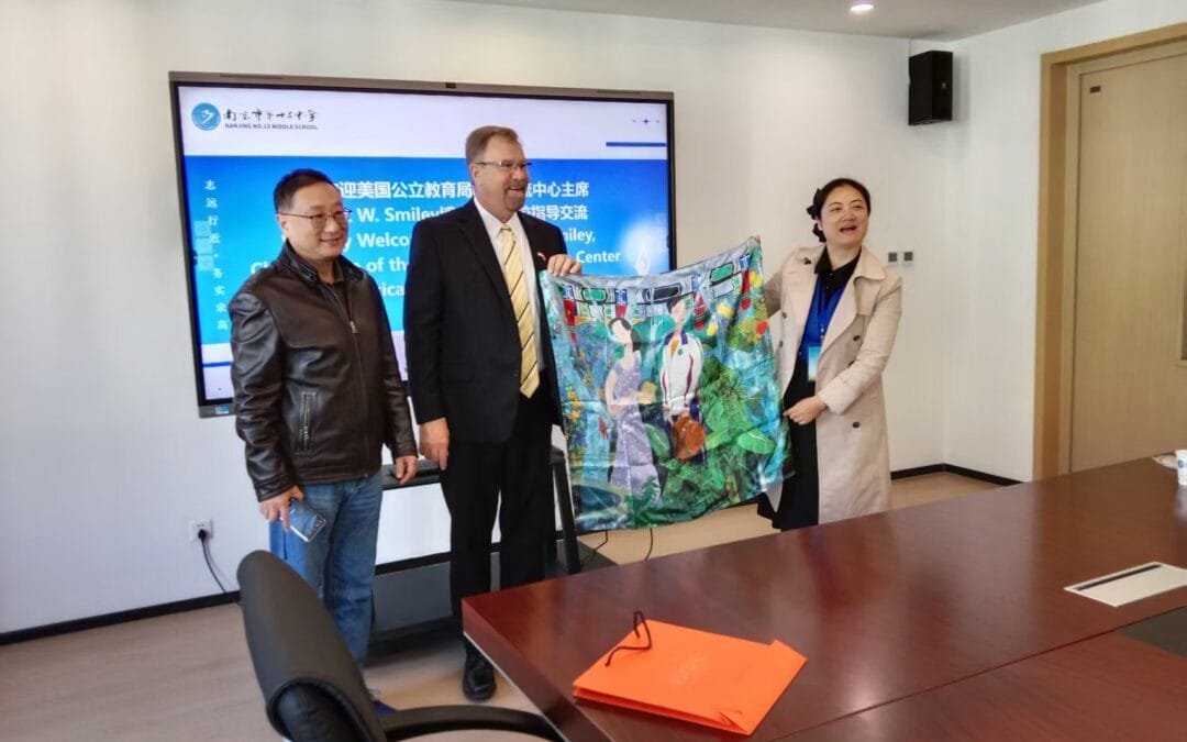 Dr. Smiley, Chair of the American School Districts Education Center, visited Nanjing No. 13 Middle School
