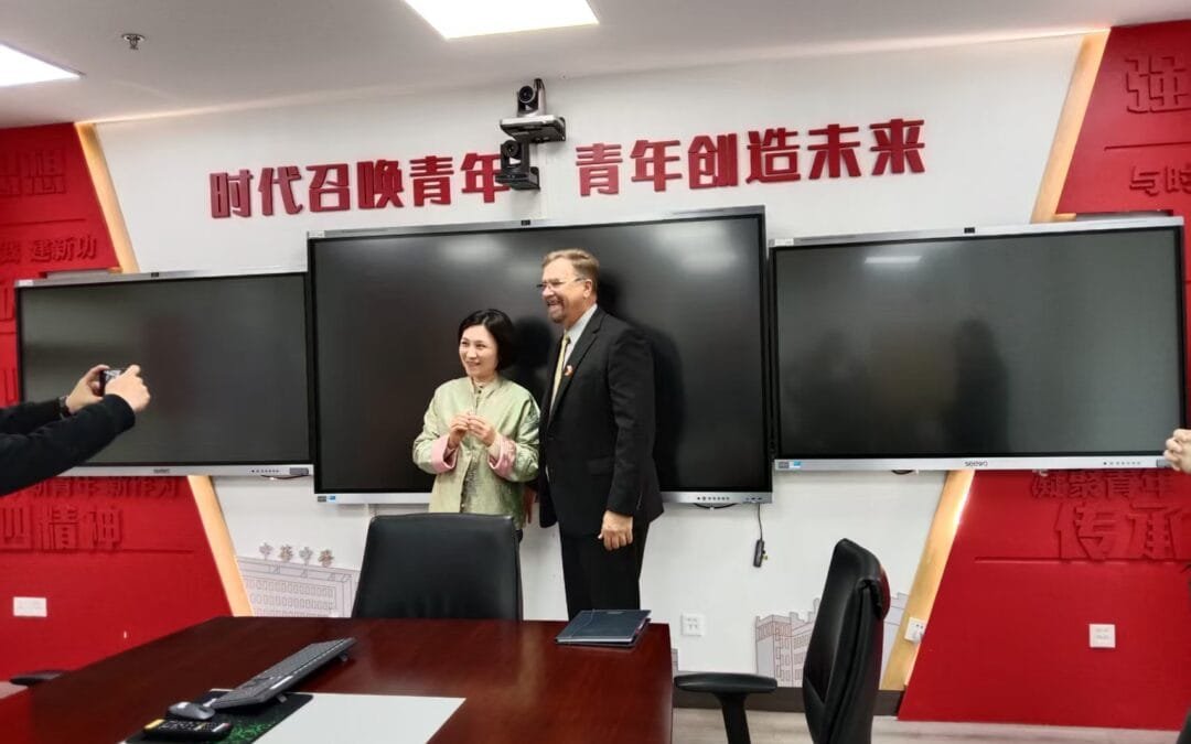 The American School Districts Education Center visited Zhonghua Middle School