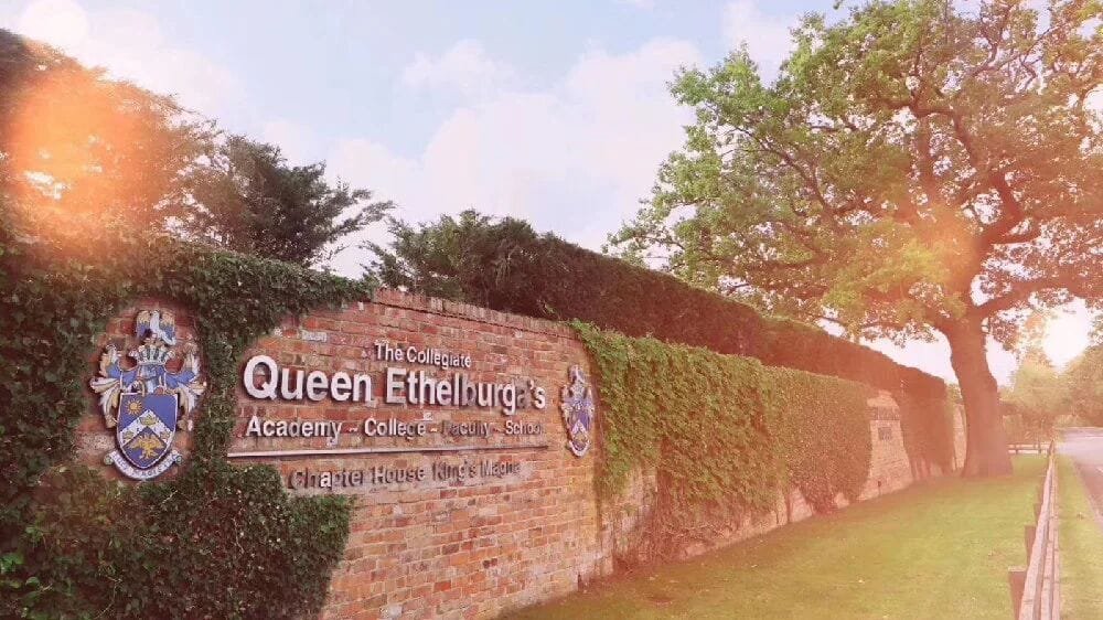 Queen Ethelburga’s College from the UK visited and had an in-depth conversation with students about “authentic” British campus life.